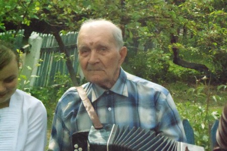 Дідусь ще нічого, дай Бого йому здоров’я))